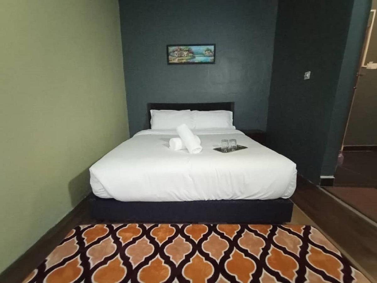 Pine Hotel Batu Gajah Extérieur photo