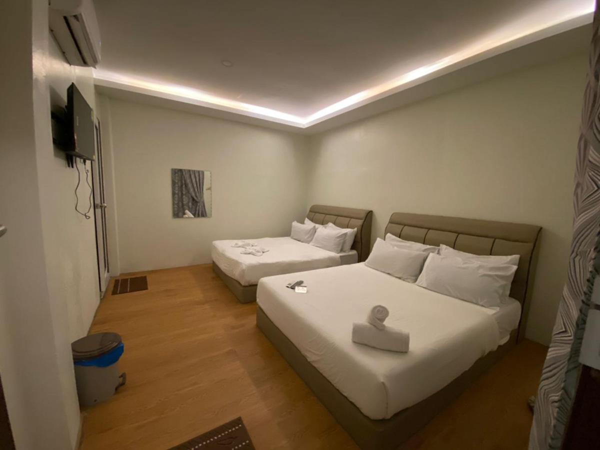 Pine Hotel Batu Gajah Extérieur photo