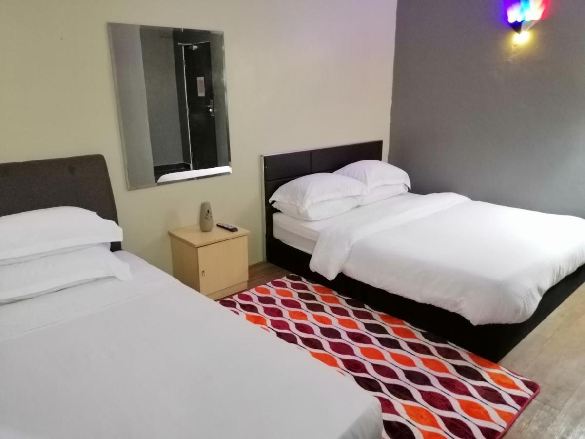 Pine Hotel Batu Gajah Extérieur photo