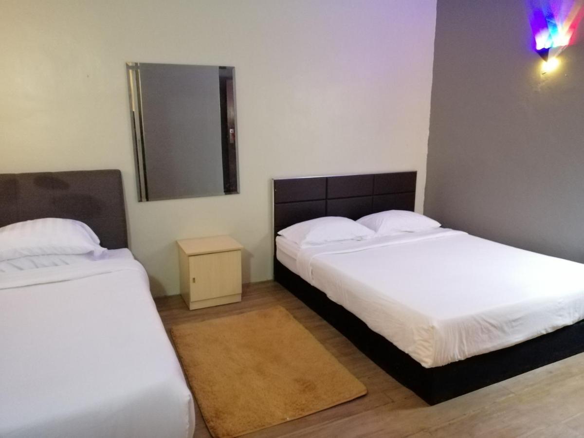 Pine Hotel Batu Gajah Extérieur photo