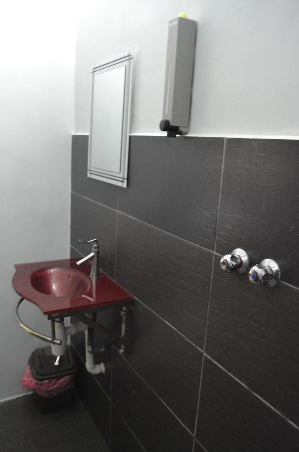 Pine Hotel Batu Gajah Extérieur photo