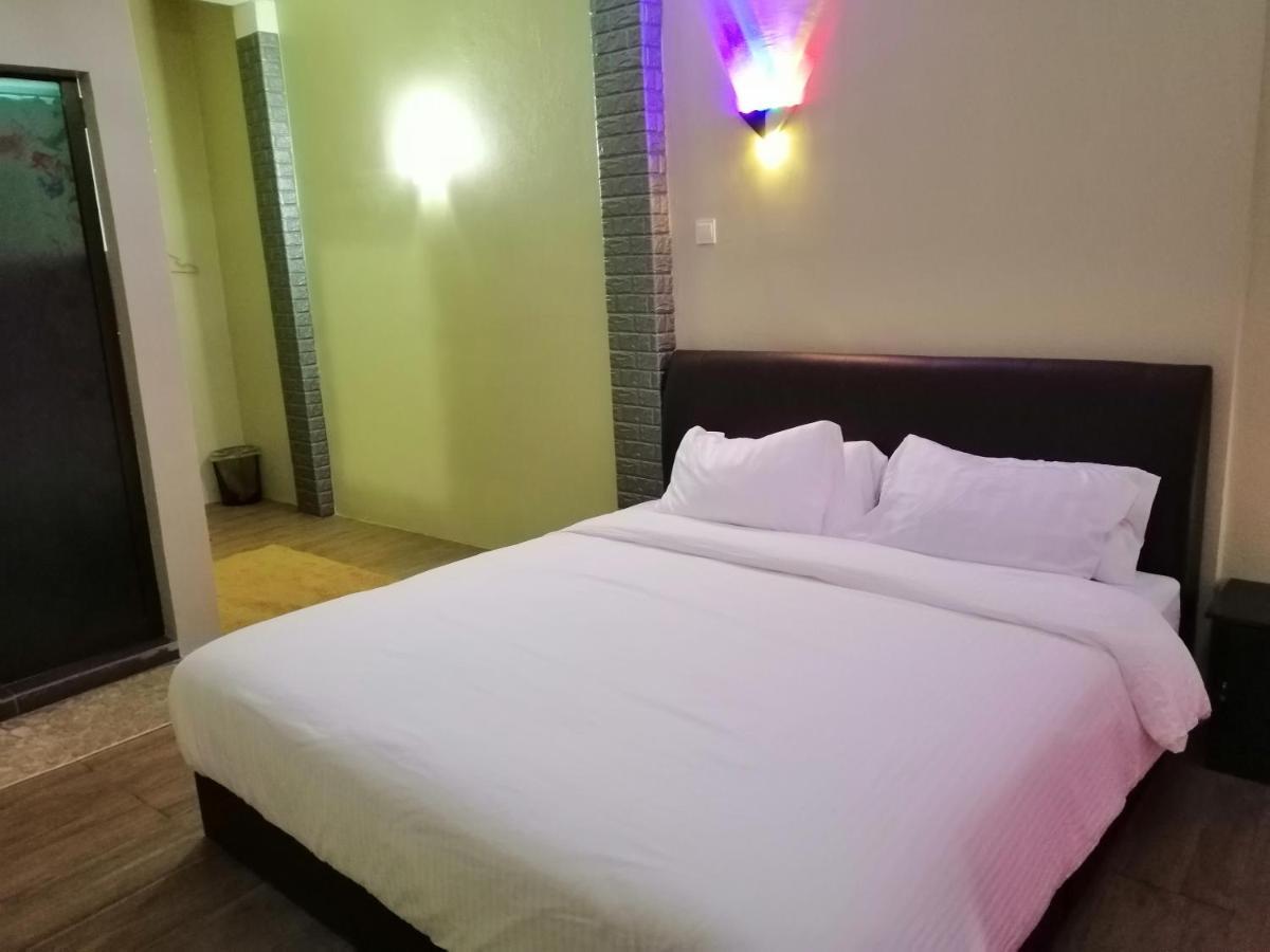 Pine Hotel Batu Gajah Extérieur photo