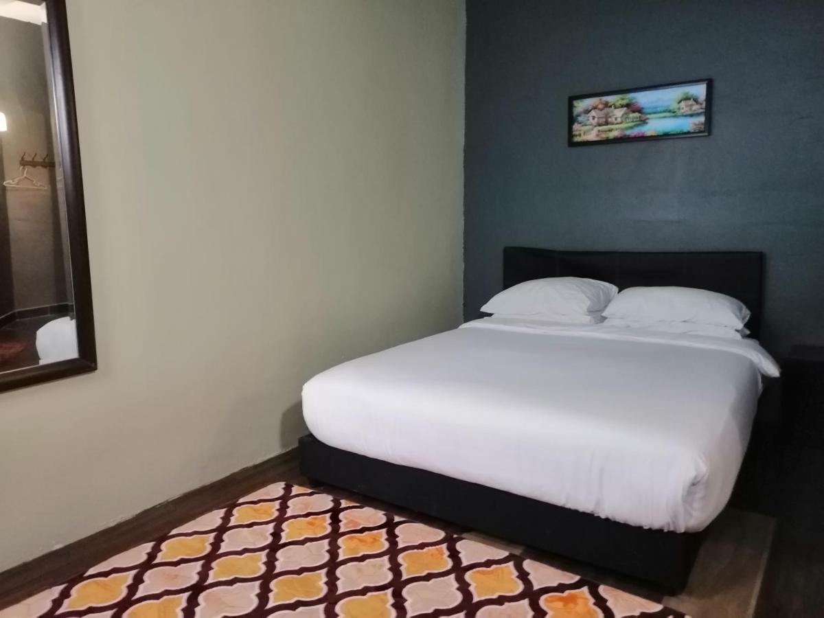 Pine Hotel Batu Gajah Extérieur photo